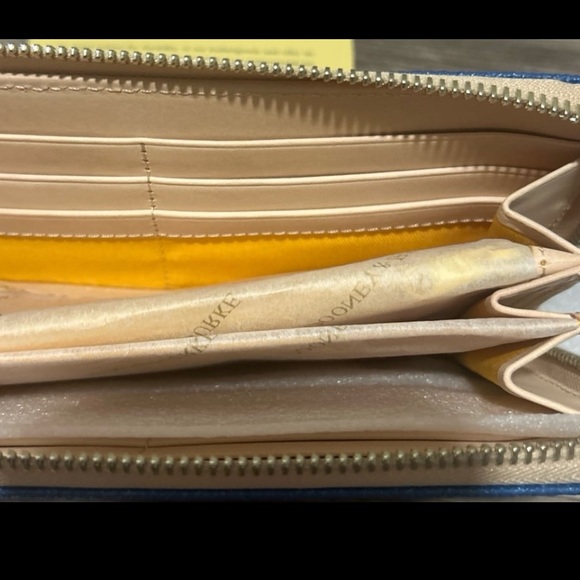 Rare Disney Parks Dooney & Bourke Beauty & The Beast Belle Wristlet Wallet Large - Picture 10 of 13